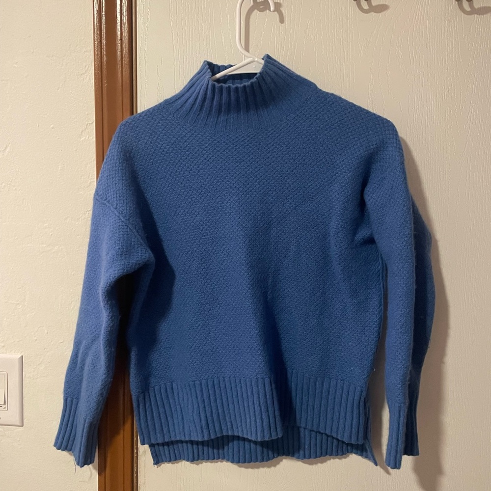 EVERLANE BLUE CASHMERE BLEND MOCK TURTLENECK SWEATER SIZE SMALL
